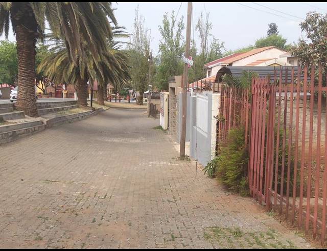 2 BEDROOM DUPLEX FOR SALE IN ORLANDO WEST